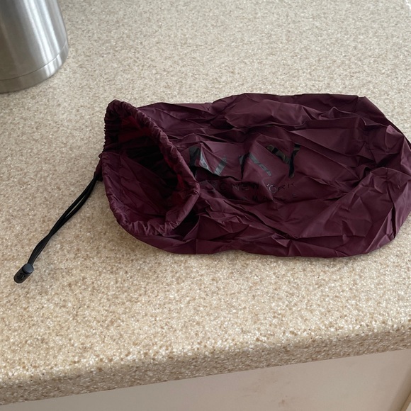 Marc New York Maroon & Black Quilted Vest With Pack Away Pouch - Picture 10 of 11